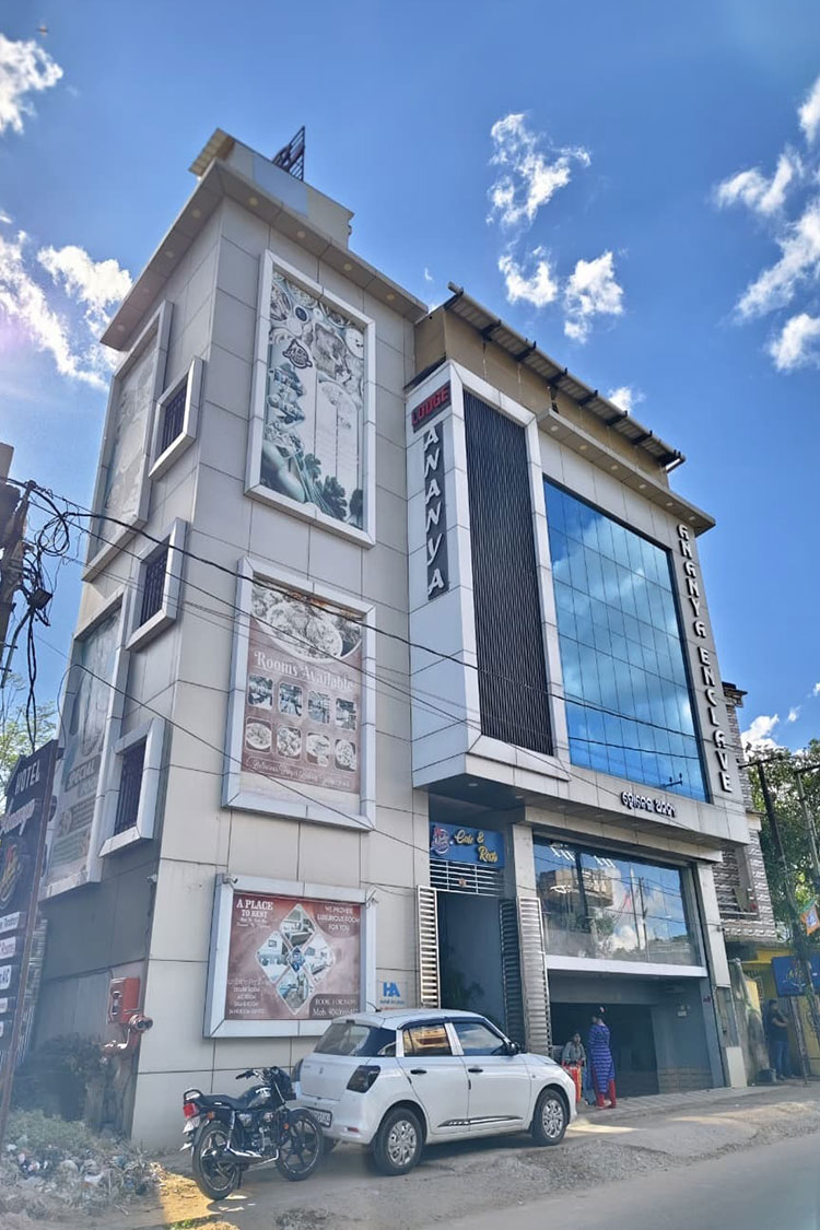 Hotel Ananya & Malai Marke Café & Resto after dark